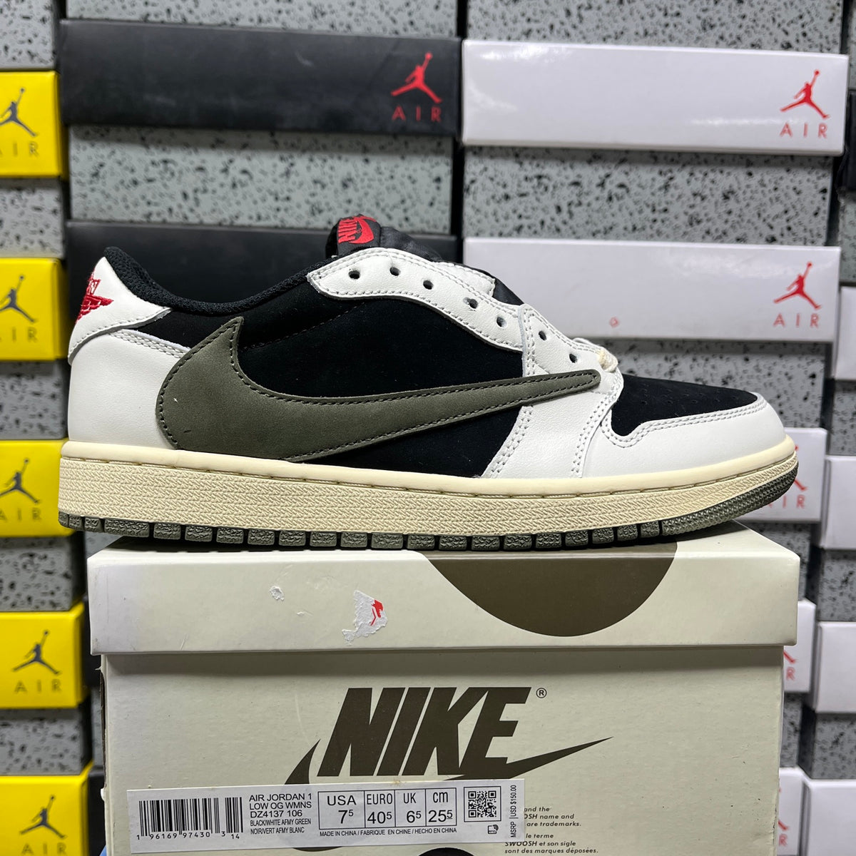 J1 Traviss white