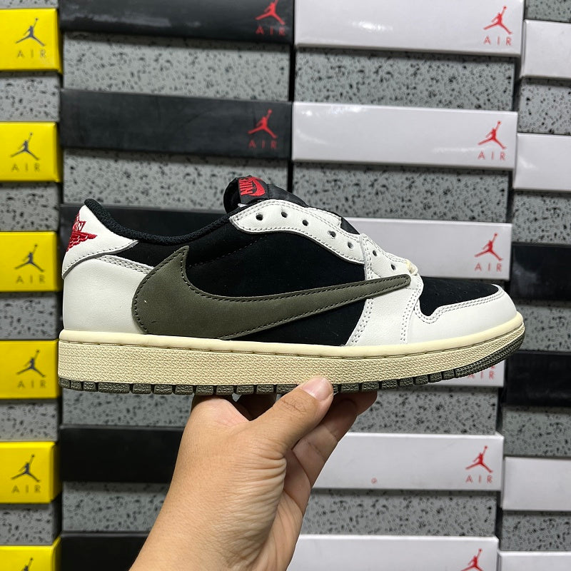 J1 Traviss white