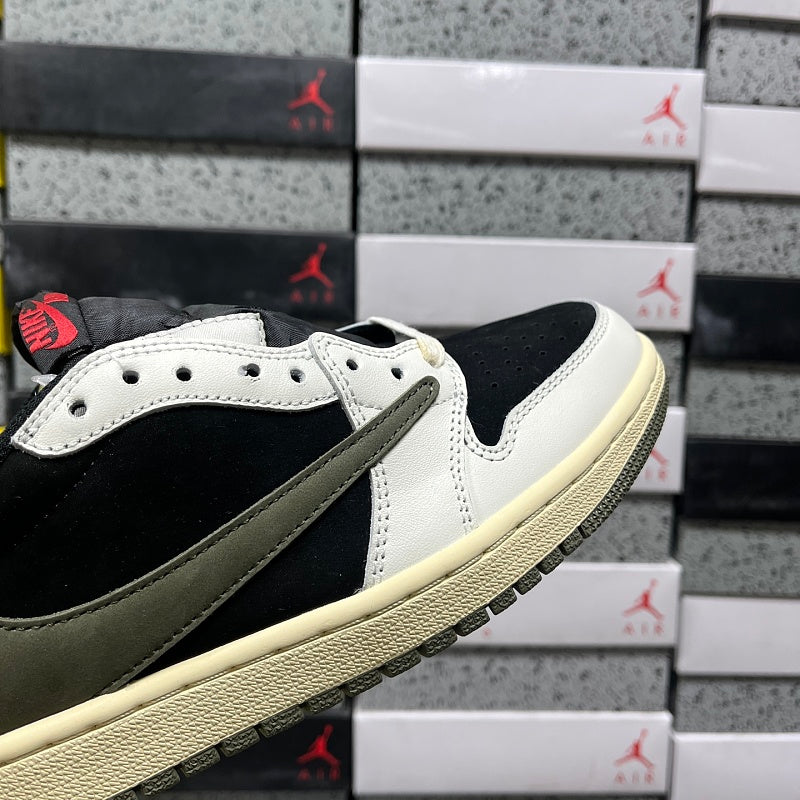 J1 Traviss white