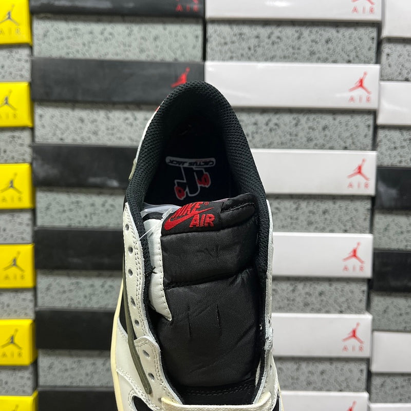 J1 Traviss white