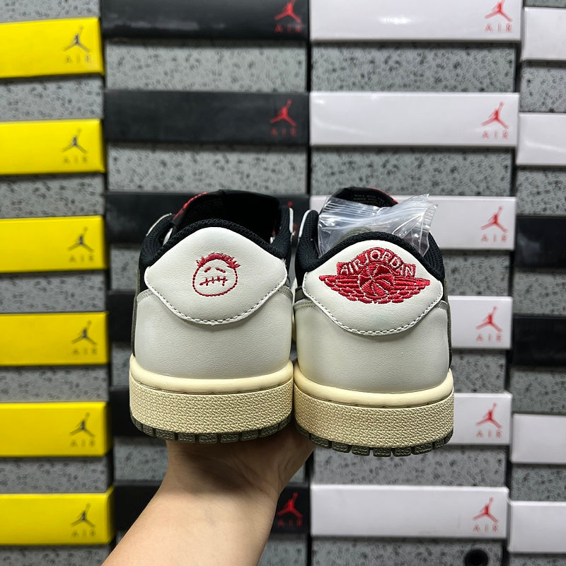 J1 Traviss white