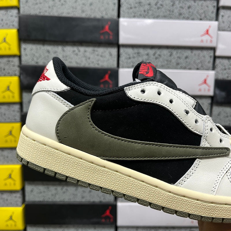 J1 Traviss white